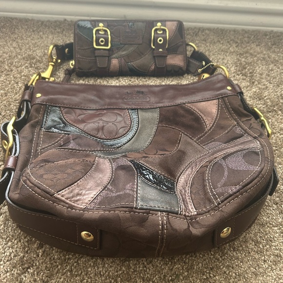 COACH Signature Zoe Mosaic Patchwork Hobo Bag and Wallet - Picture 3 of 14